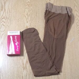 B-2 Hooters Girl Uniform Peavey Brand (1) Pair of Pantyhose Suntan Footed Size B